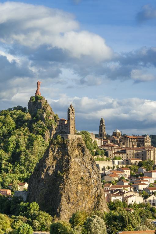 Hotel Des Capucins Le Puy-en-Velay Esterno foto