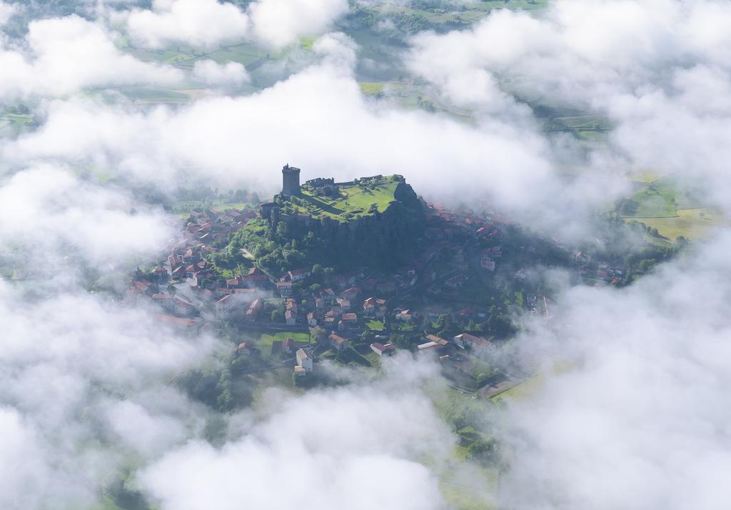 Hotel Des Capucins Le Puy-en-Velay Esterno foto
