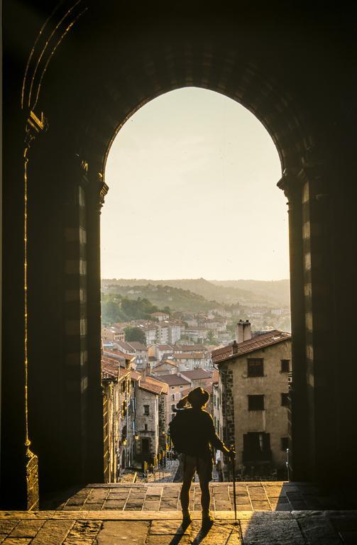 Hotel Des Capucins Le Puy-en-Velay Esterno foto