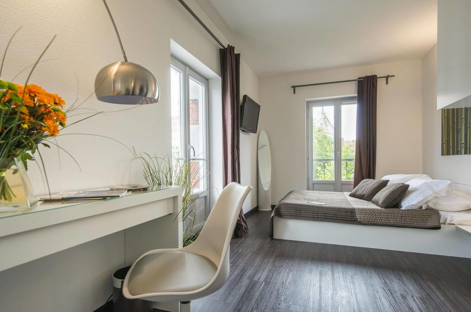 Hotel Des Capucins Le Puy-en-Velay Esterno foto